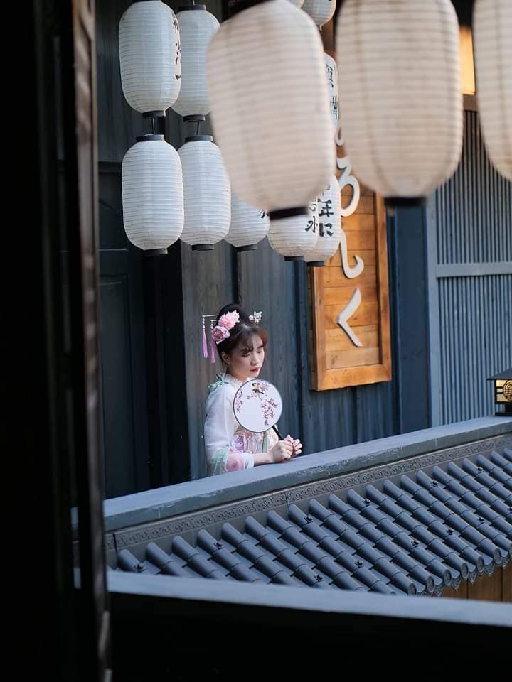Hàng rào biệt thự nổi bật với mái ngói nhựa âm dương Nhật Bản